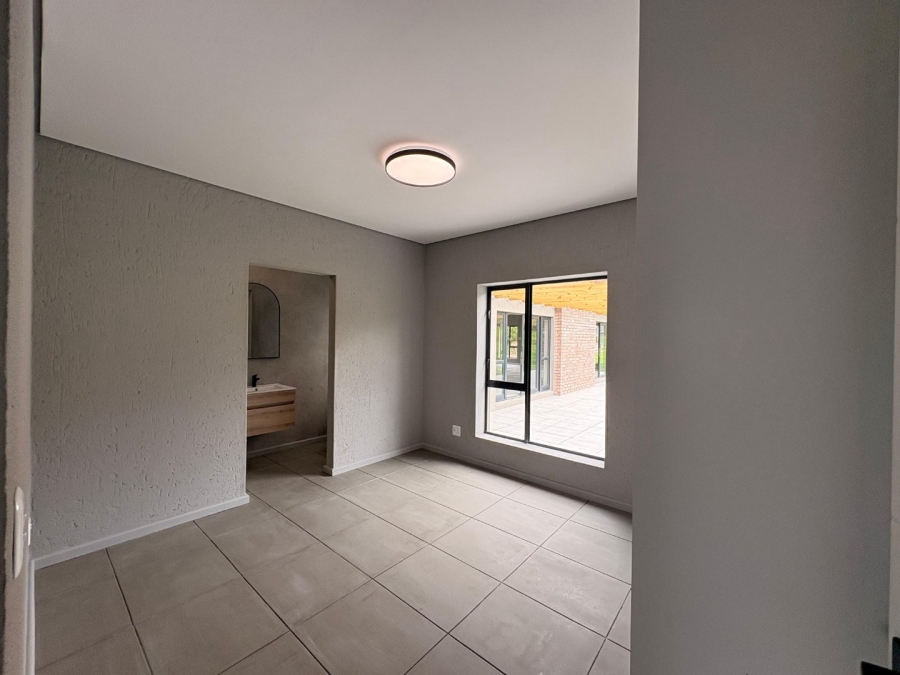 5 Bedroom Property for Sale in Cherry Creek Country Estate Western Cape